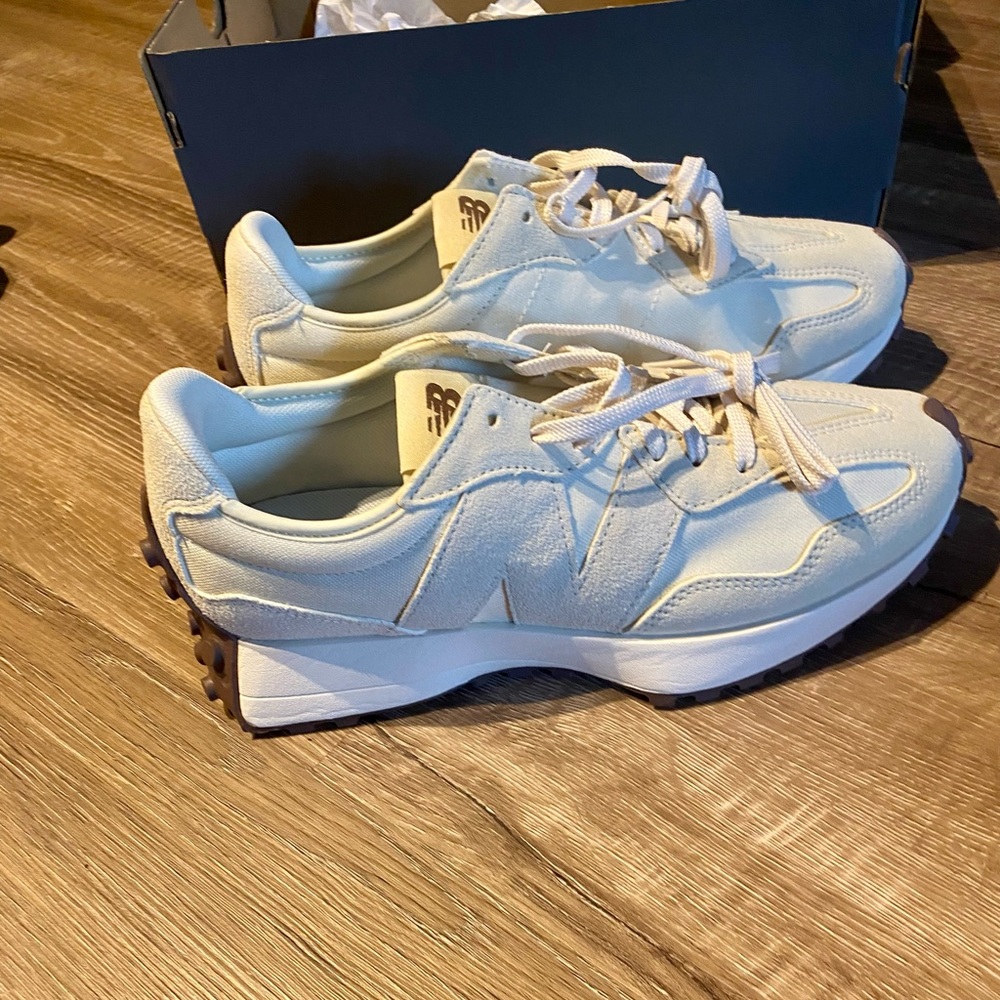 Back in stock! New in the box New Balance 327